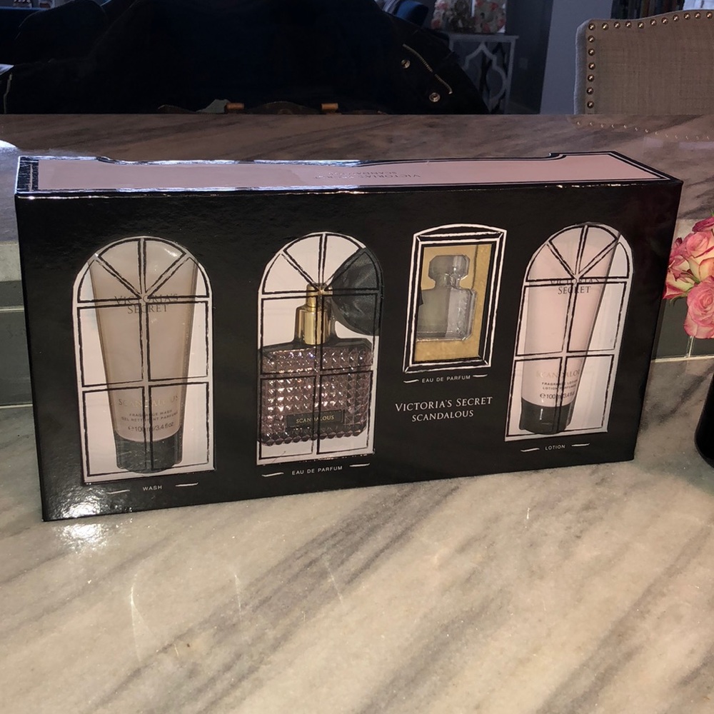 Victoria’s Secret Scandalous perfume set - NEW!